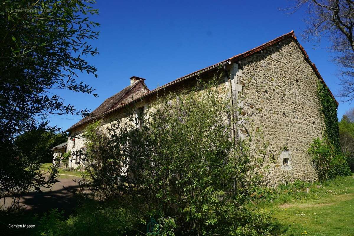 Ancien relais de poste du XVIIe siècle niché au coeur du parc naturel du Périgord vert. - photo 4