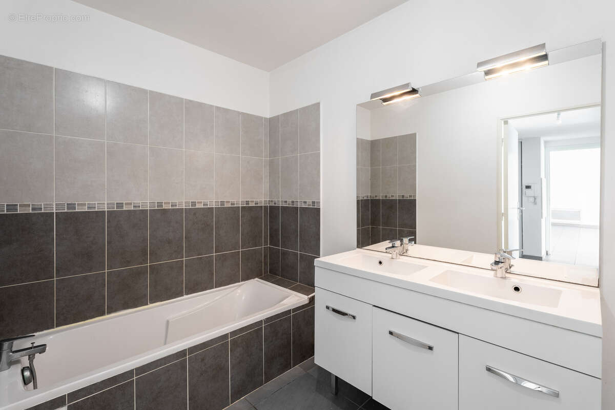 Appartement à MARSEILLE-5E