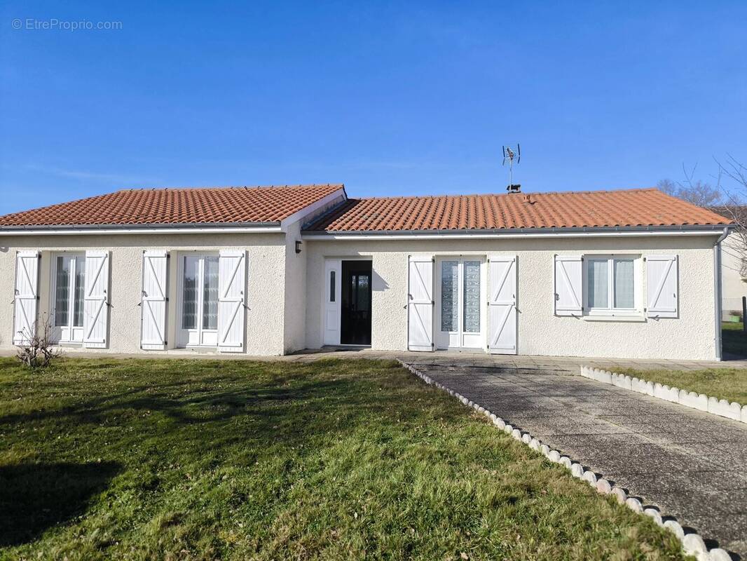 Maison à ETAGNAC