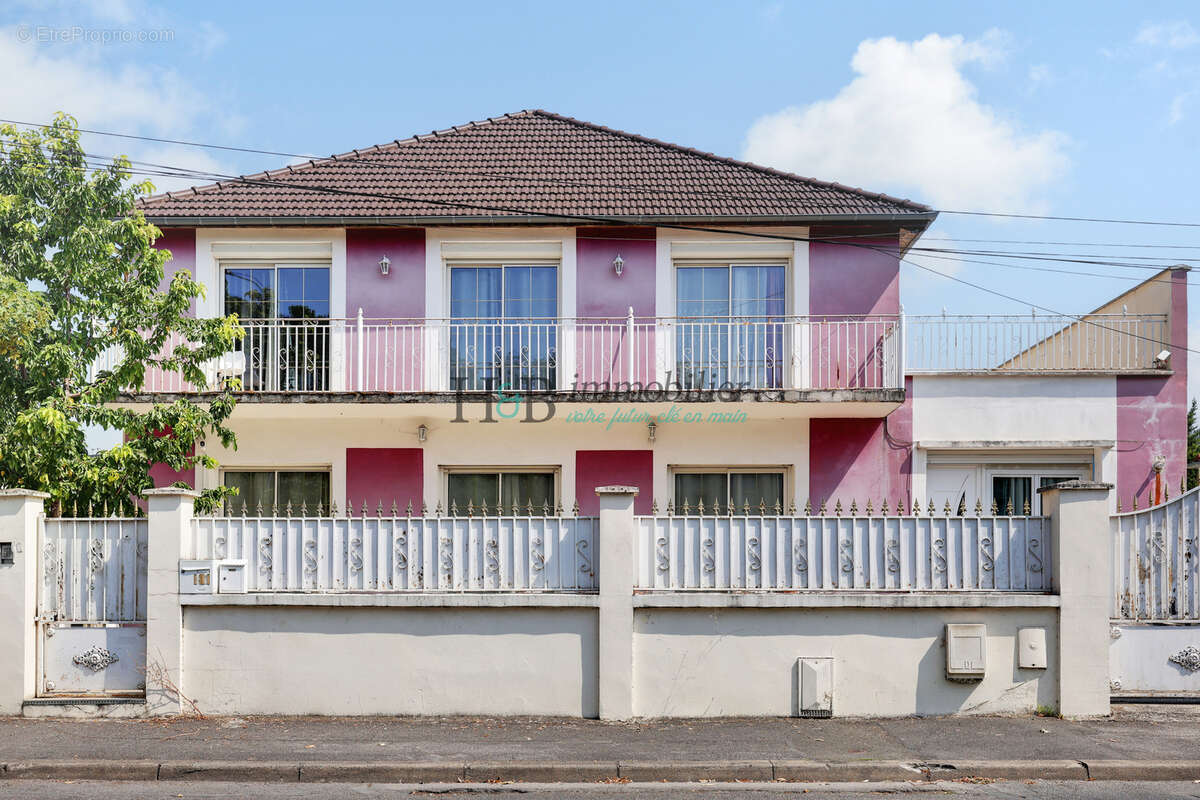Rare à Noisy-le-Sec   Maison d’investissement de 381 m2 avec 13 espaces locatifs et fort potentiel de valorisa - photo 2