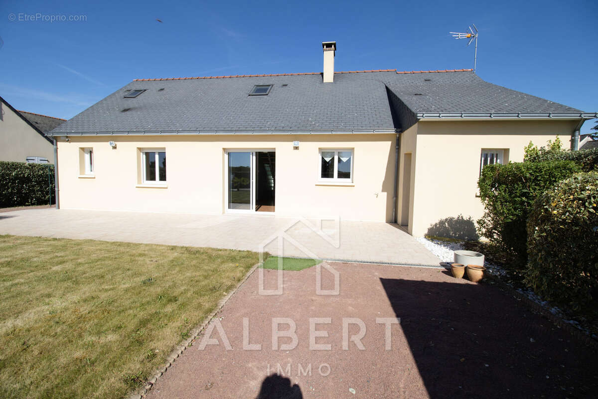 Maison à LONGUE-JUMELLES