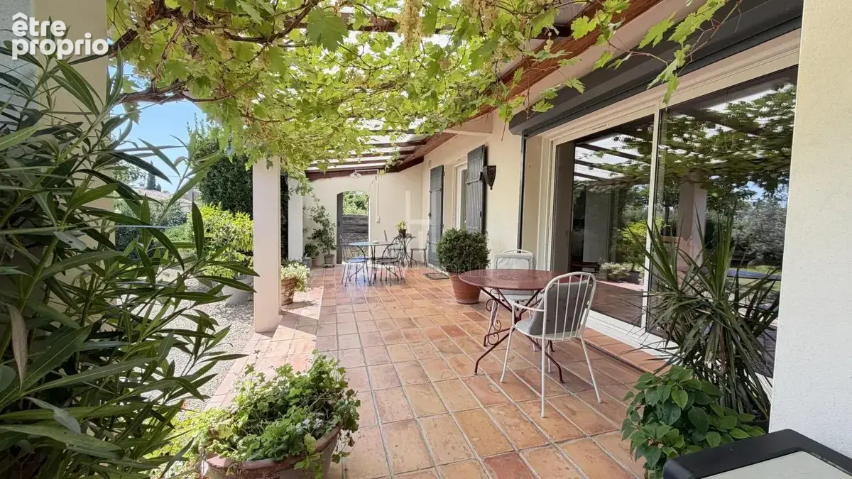 EXCLUSIVITE : Mouriès, proche village et commerces , maison de plain pied - photo 5