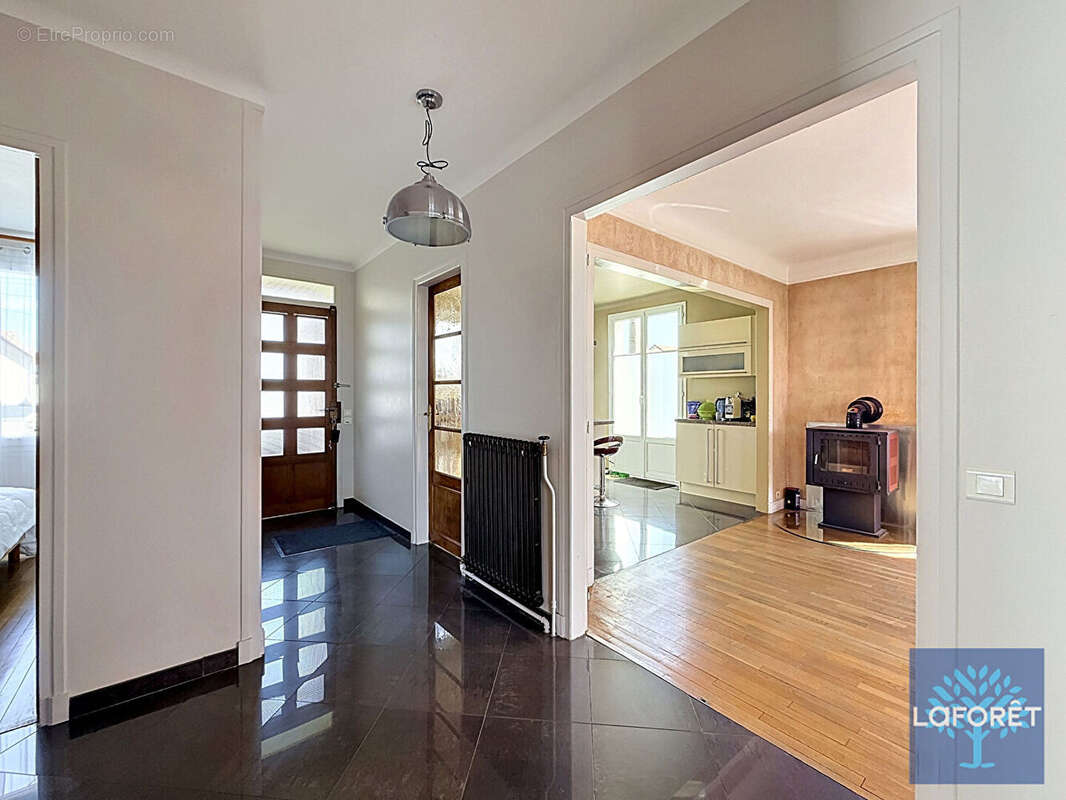 Maison à VIGNEUX-SUR-SEINE