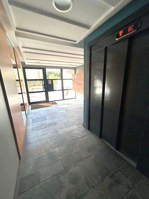   - Appartement à VILLEURBANNE