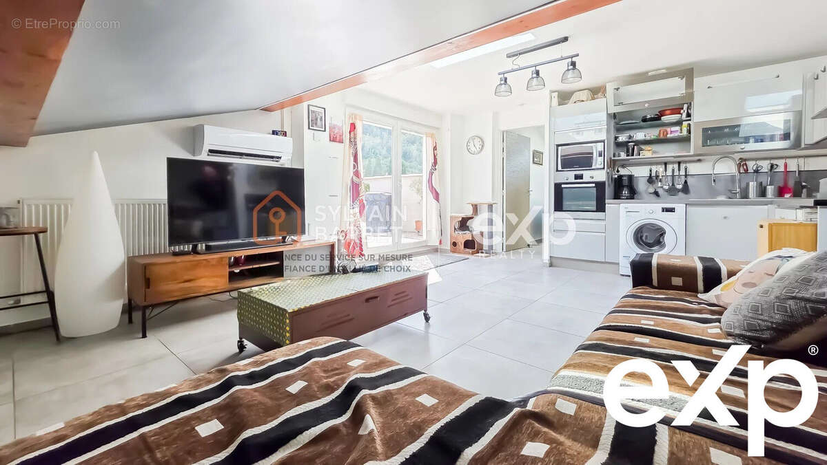 Appartement à SOLLIES-PONT