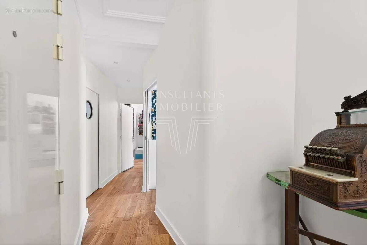 Appartement à PARIS-17E