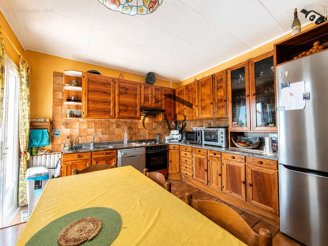 Maison familiale avec vue mer, jardin piscinable et fort potentiel - photo 8