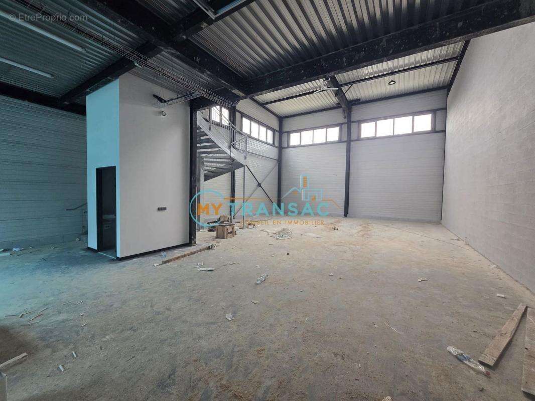 Commerce 239 m² à Courtry  - photo 5