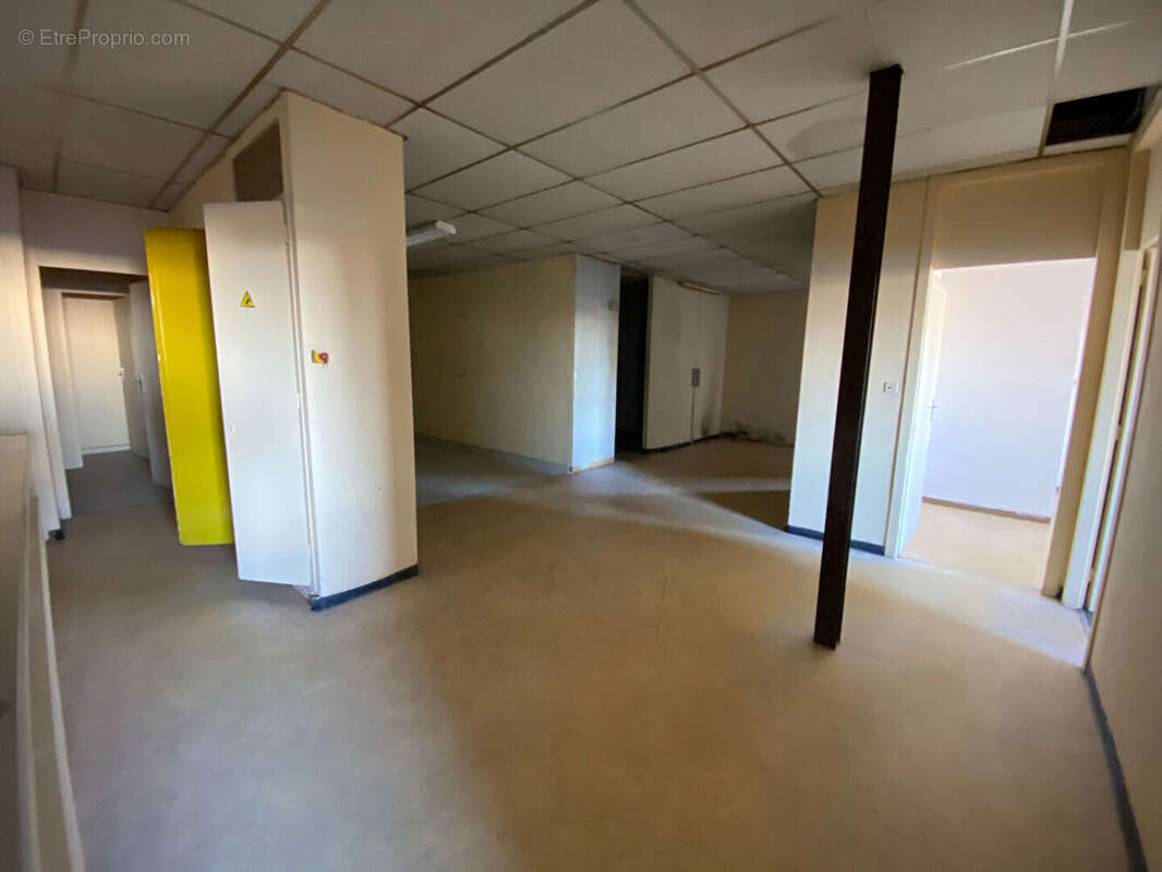 Commerce 550 m² à Lons  - photo 4
