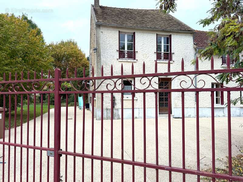 Maison à GARANCIERES