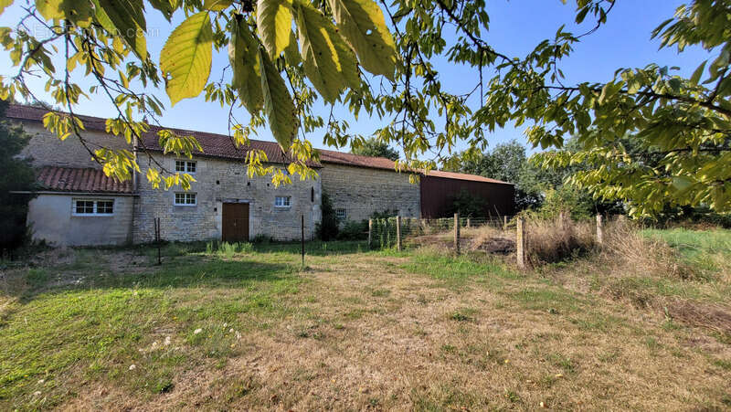 Maison à MAUZE-SUR-LE-MIGNON
