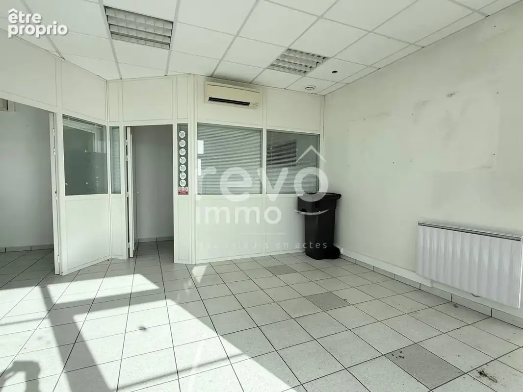 Local commercial 115 m²  centre-ville - photo 3