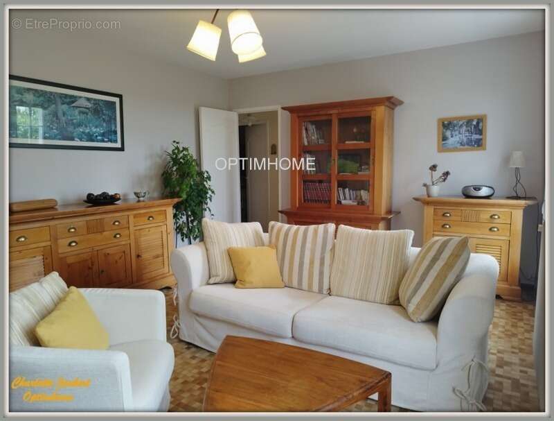 Maison à MONTMOREAU-SAINT-CYBARD