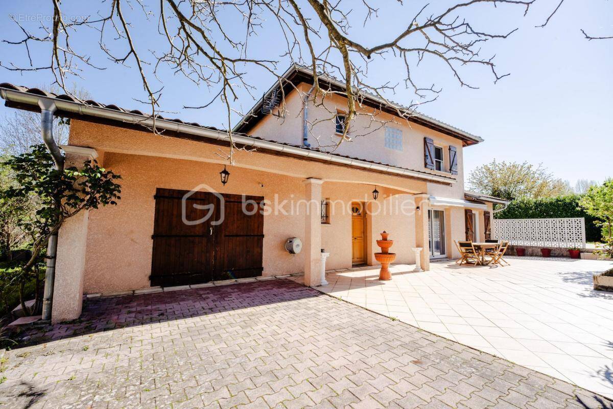 Maison à LA VERPILLIERE