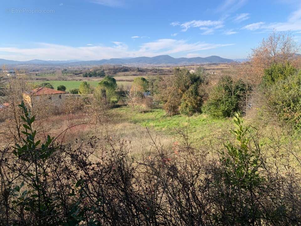 Terrain à SAINT-JEAN-DE-MARUEJOLS-ET-AVEJAN