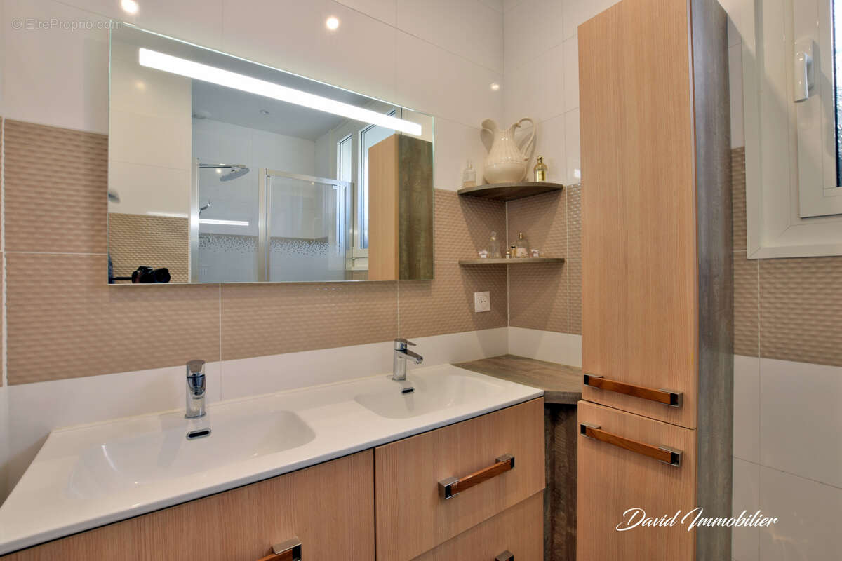 Villa 3 faces - 320 m2 + terrain constructible - photo 15