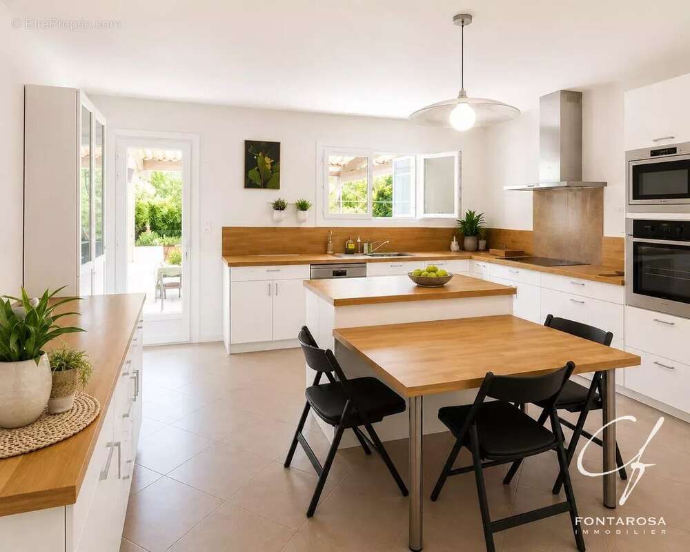 Maison à ROQUEBRUNE-SUR-ARGENS