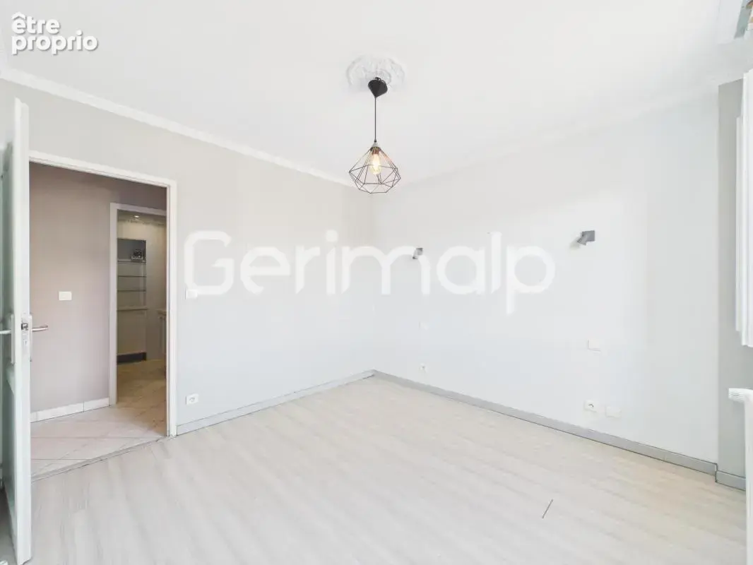 Vente - Appartement - 4 pièces + cuisine - 78 m² - 380 000 € - - photo 19