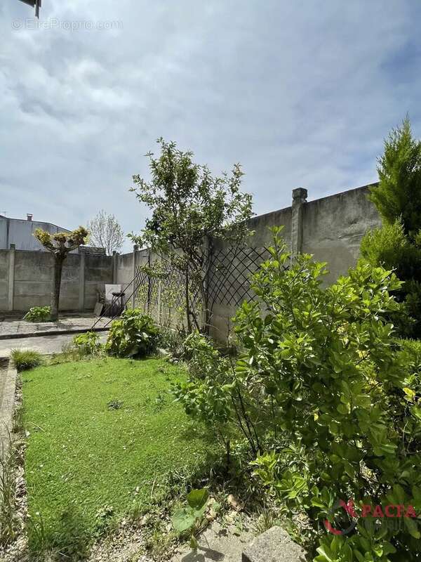 ALBINQUE -Maison indépendante avec jardin, garage et place de parking - photo 14