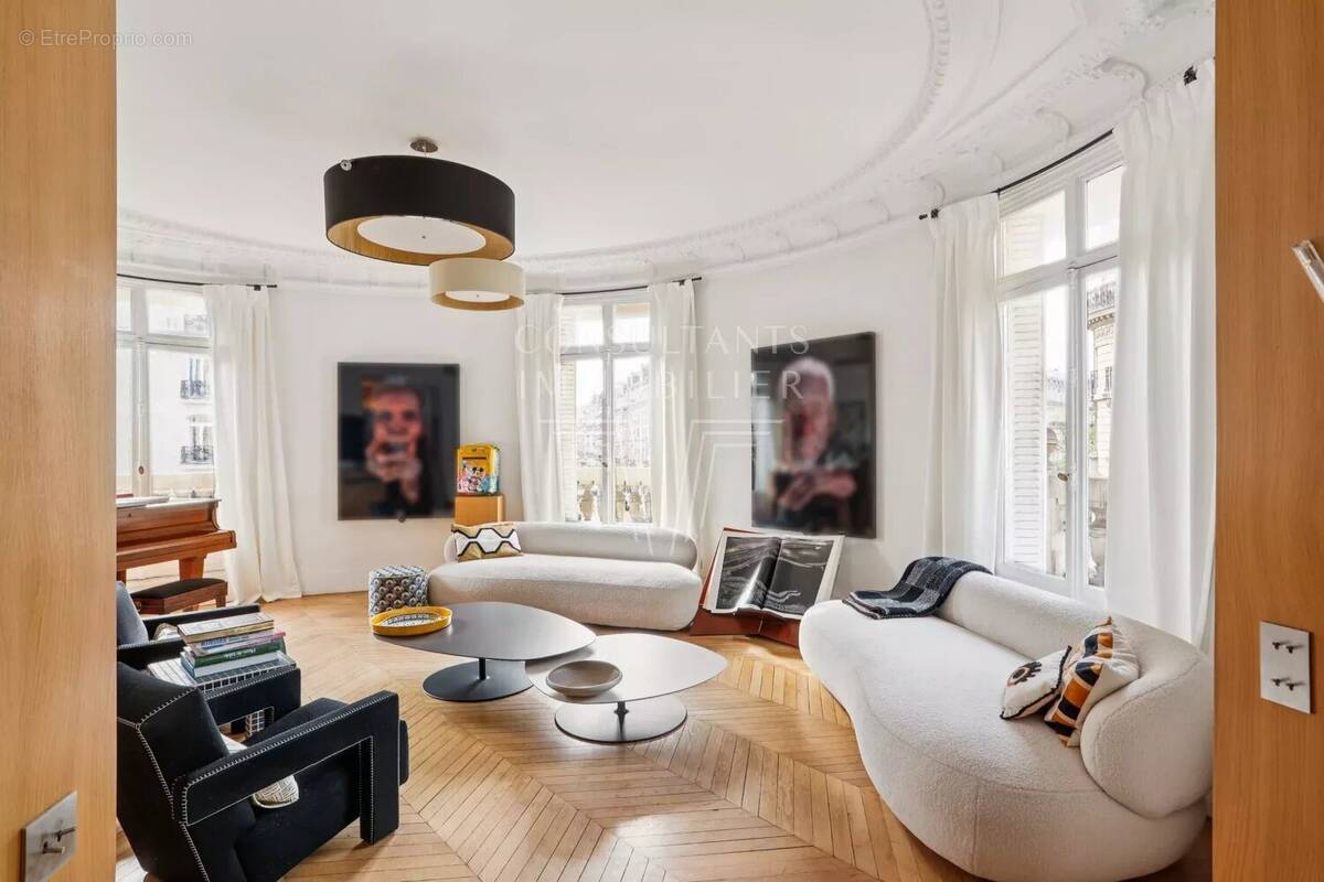 Appartement à PARIS-17E