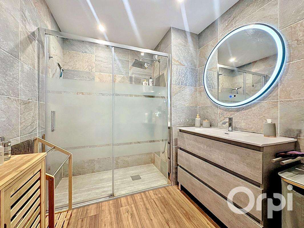 Appartement à CARROS