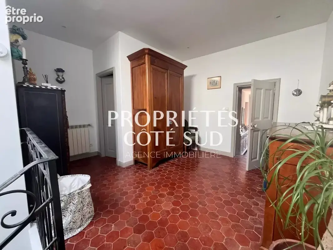 Pujaut, maison de caractère 246 m2  piscine  165 m2 de potentiel- **750 000 €  exclusivité** - photo 13