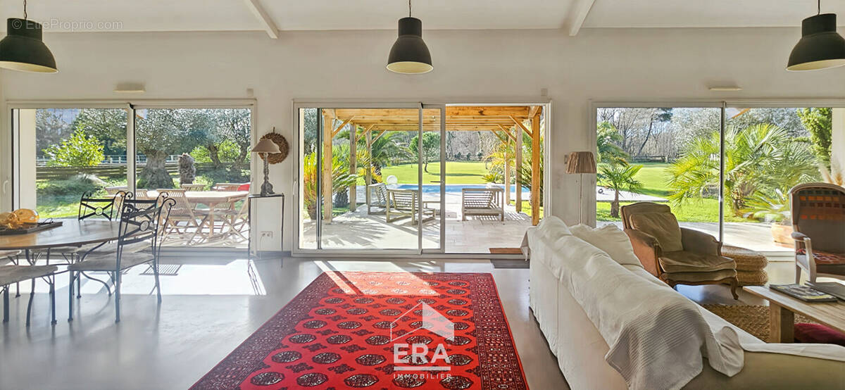 Maison à BLANQUEFORT