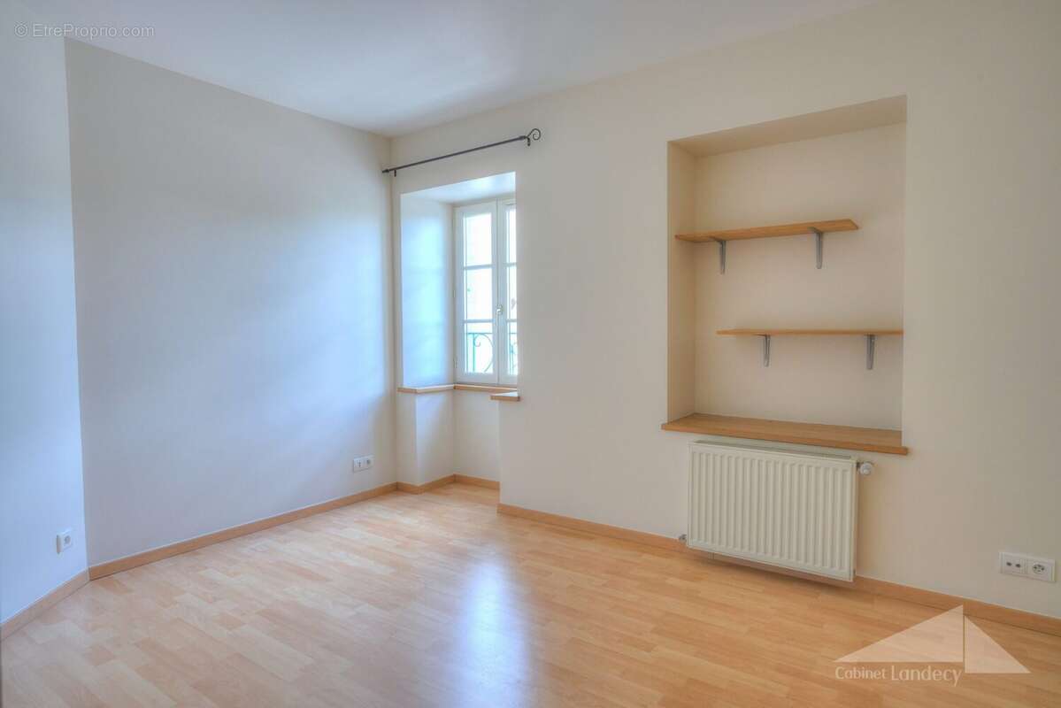 Appartement à THOIRY
