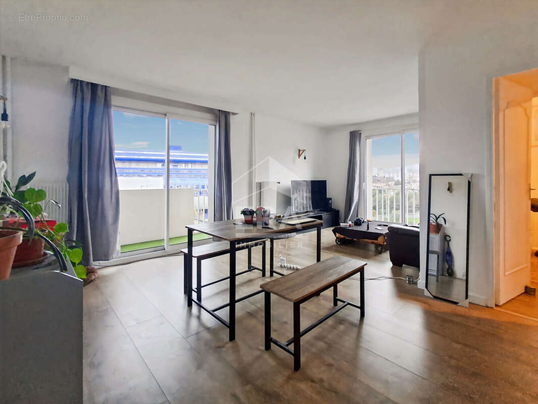Appartement à MARSEILLE-4E