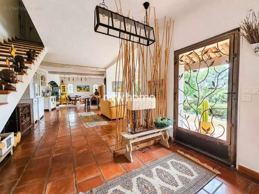 Élégante propriété de caractère avec très belle vue, piscine et gîte indépendant - photo 8