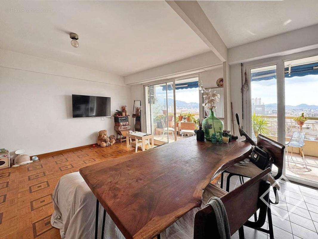 Appartement à MARSEILLE-5E