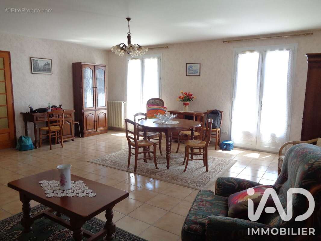 Maison 84 m² à Saintes  - photo 2
