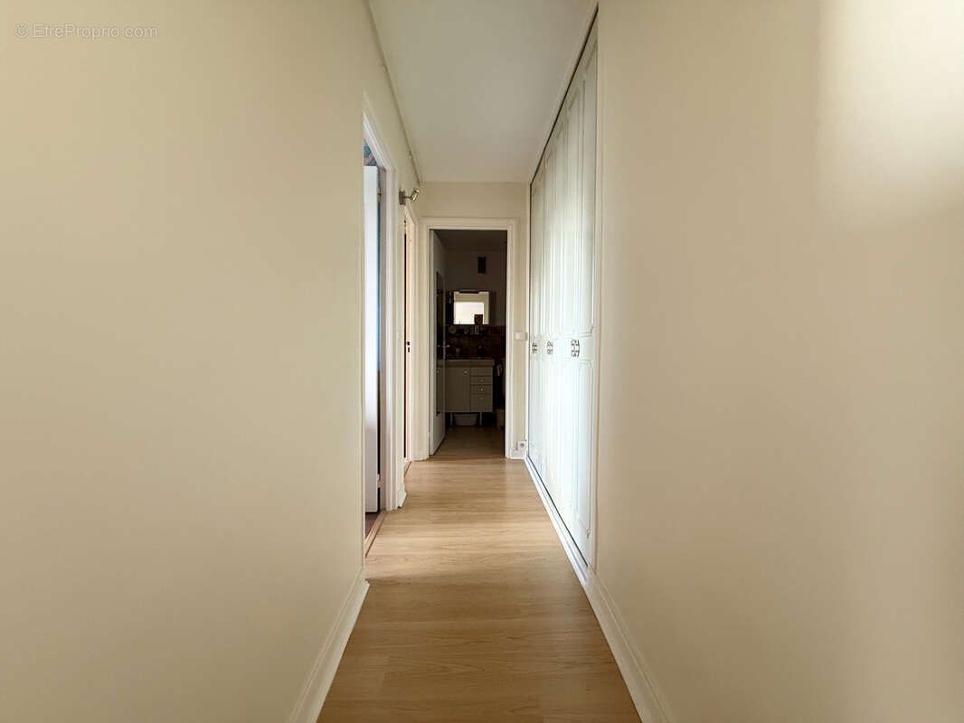 Appartement à COURBEVOIE