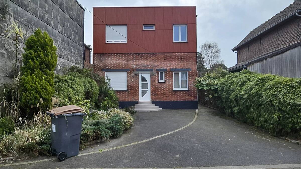 Maison à NEUVILLE-EN-FERRAIN