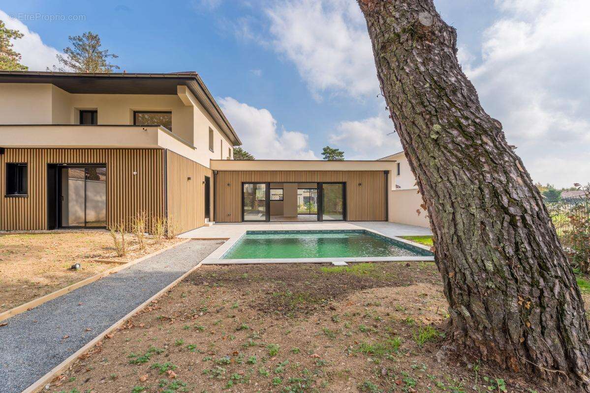 Maison à CHARBONNIERES-LES-BAINS