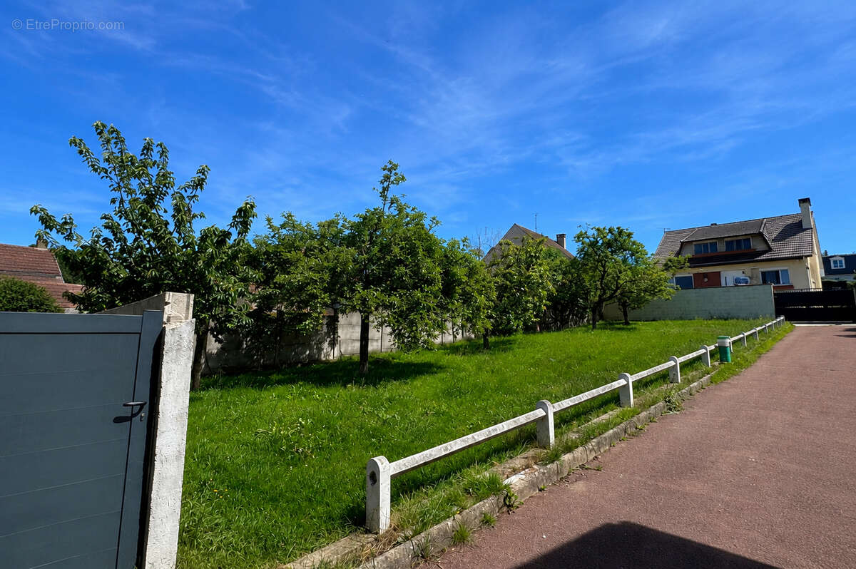 Terrain à LIMEIL-BREVANNES
