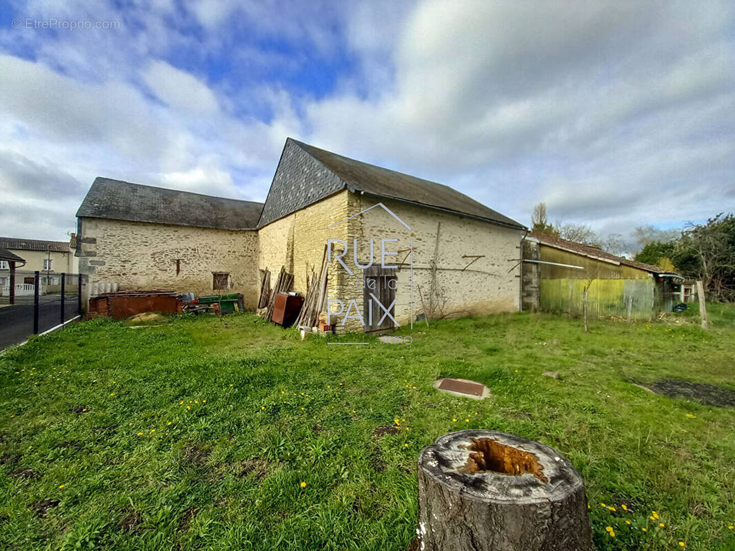 Maison à LENCLOITRE