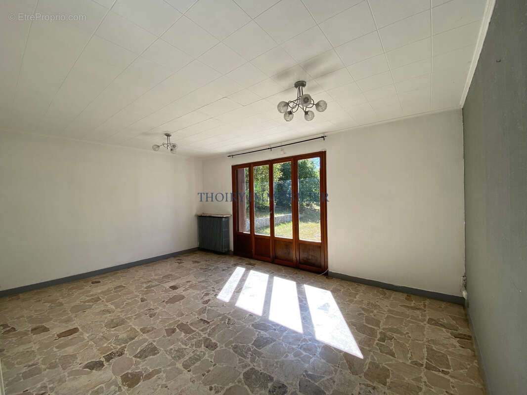 Maison à THOIRY