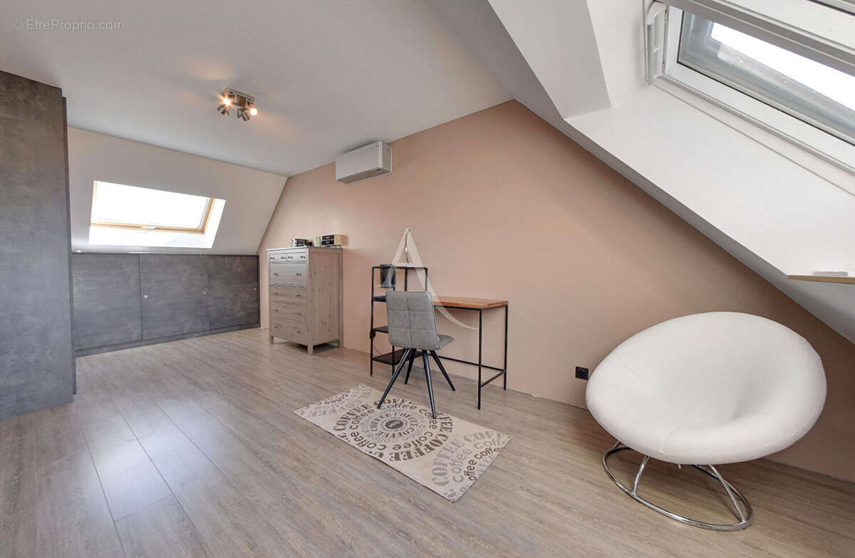 Maison individuelle 7 pièces - superbes prestations ! - photo 12