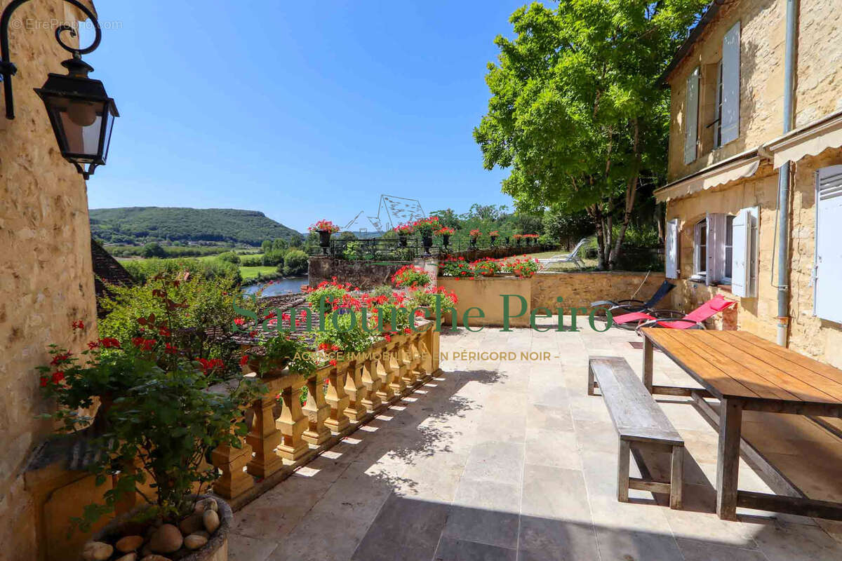 Maison à BEYNAC-ET-CAZENAC