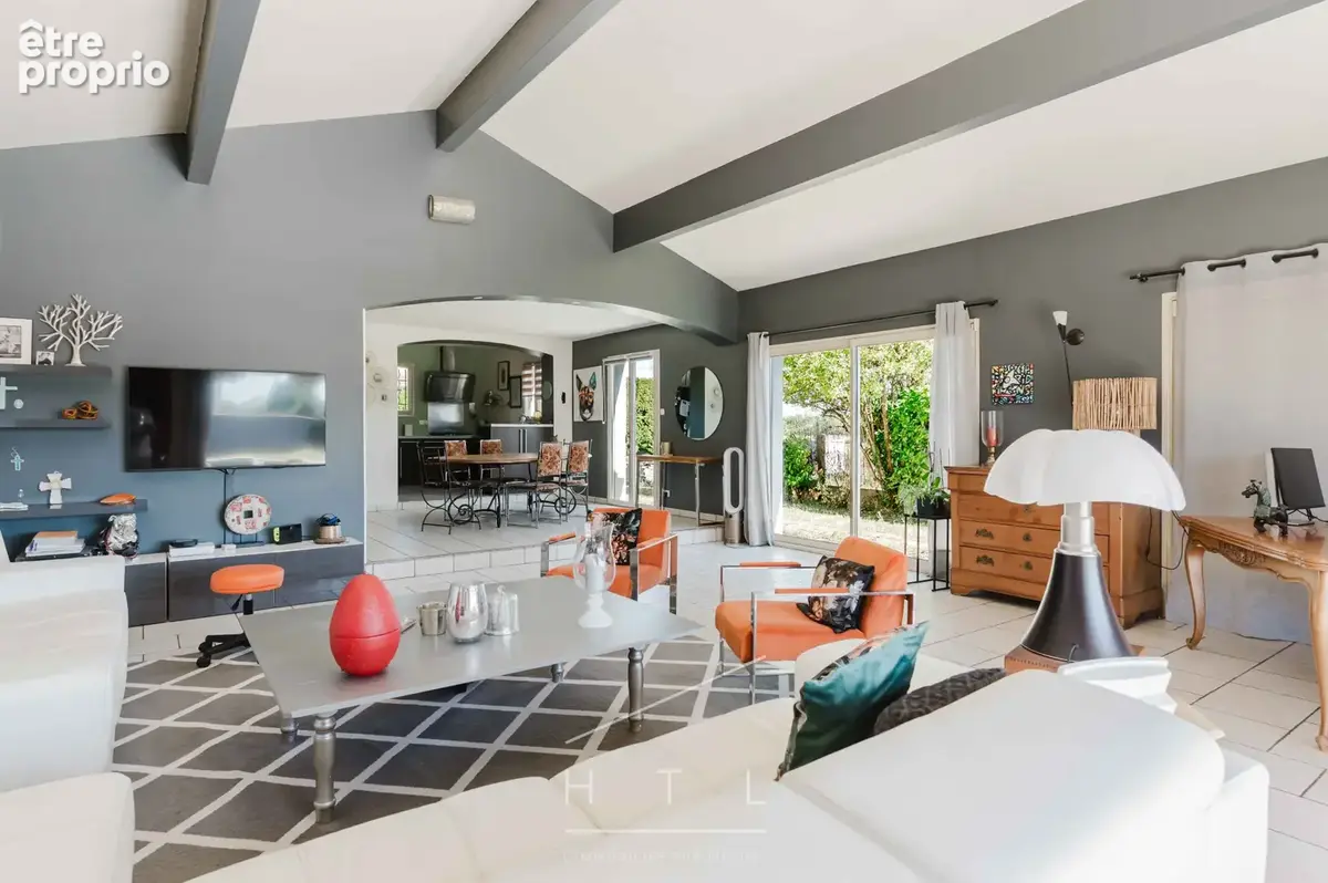 Maison familiale de 179 m2 avec piscine, jardin et double garage à Quincieux - photo 4