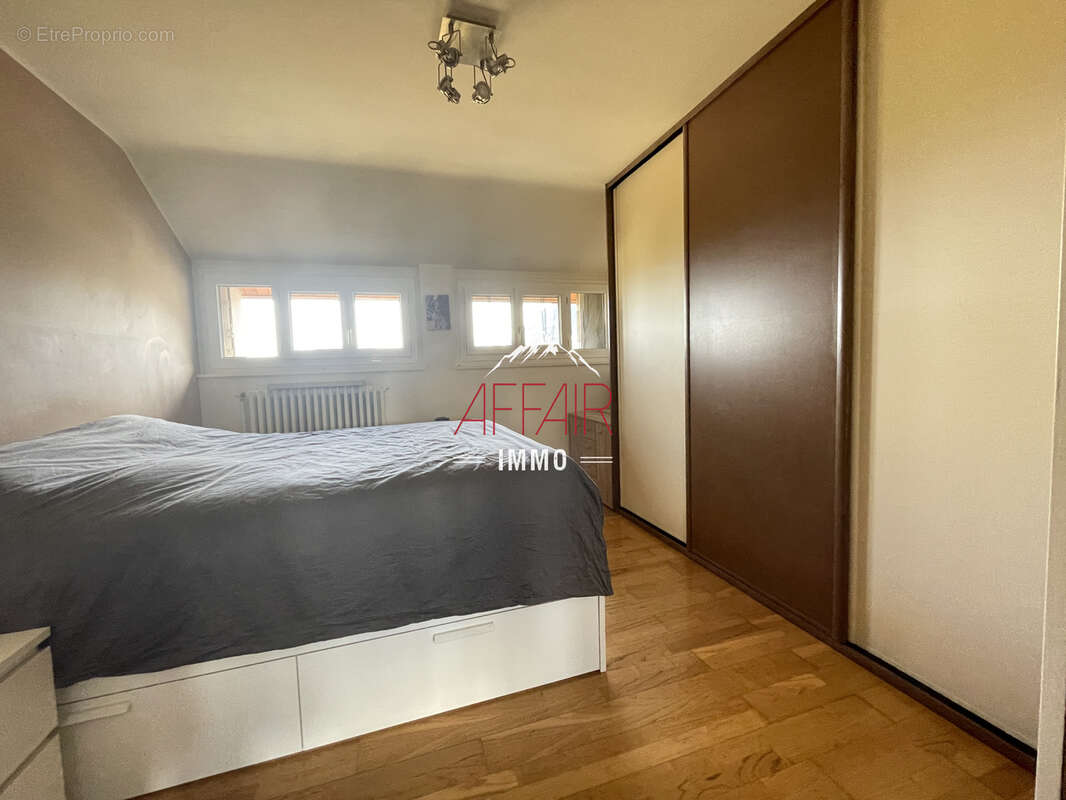 Appartement à COLLONGES-SOUS-SALEVE