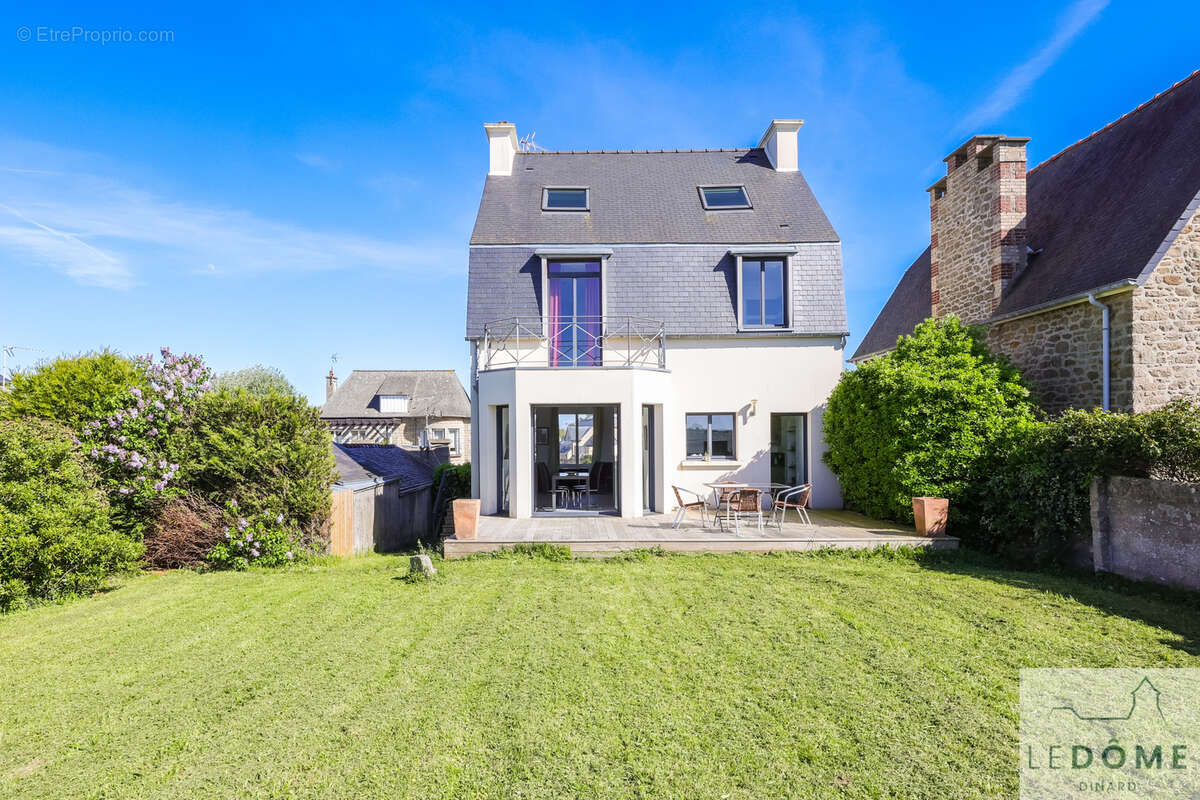 Maison à SAINT-JACUT-DE-LA-MER