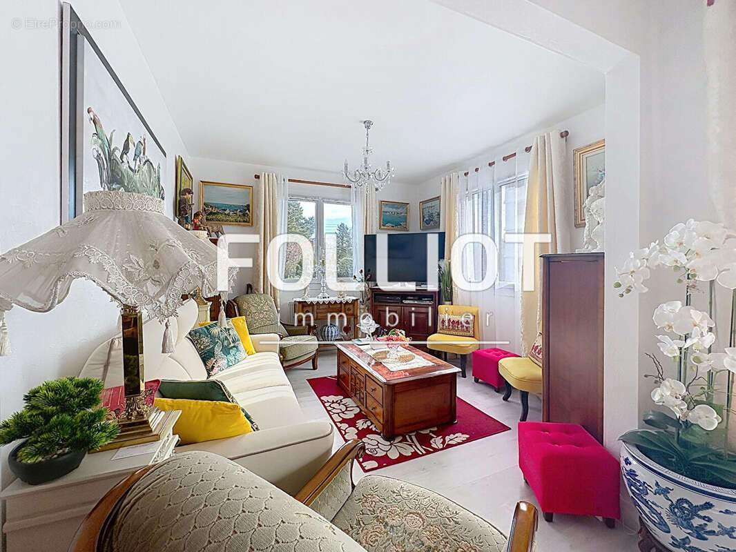 Appartement à DONVILLE-LES-BAINS