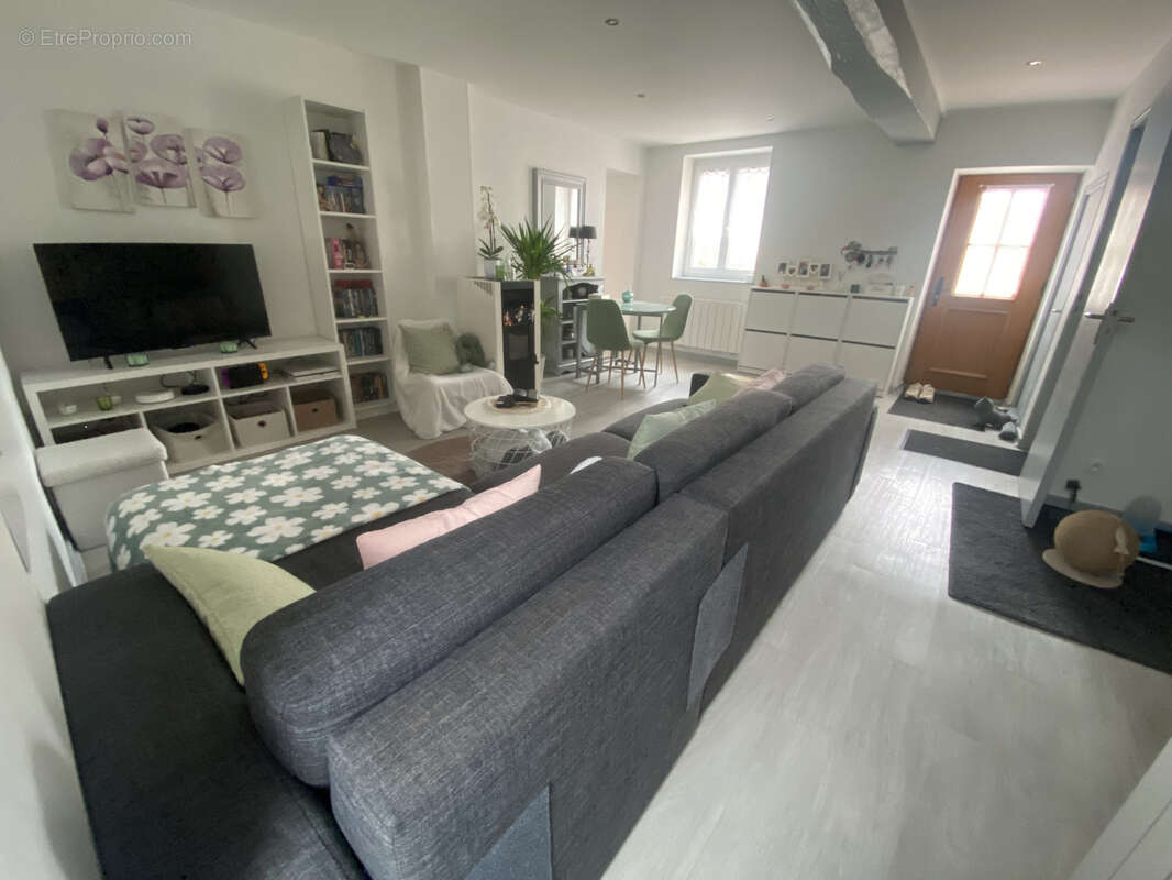 Maison à VER-SUR-LAUNETTE