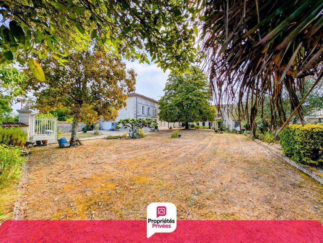 Maison de Caractère  204m² du XVIII Siècle à Salignac Sur Charente réf 459959 - photo 17