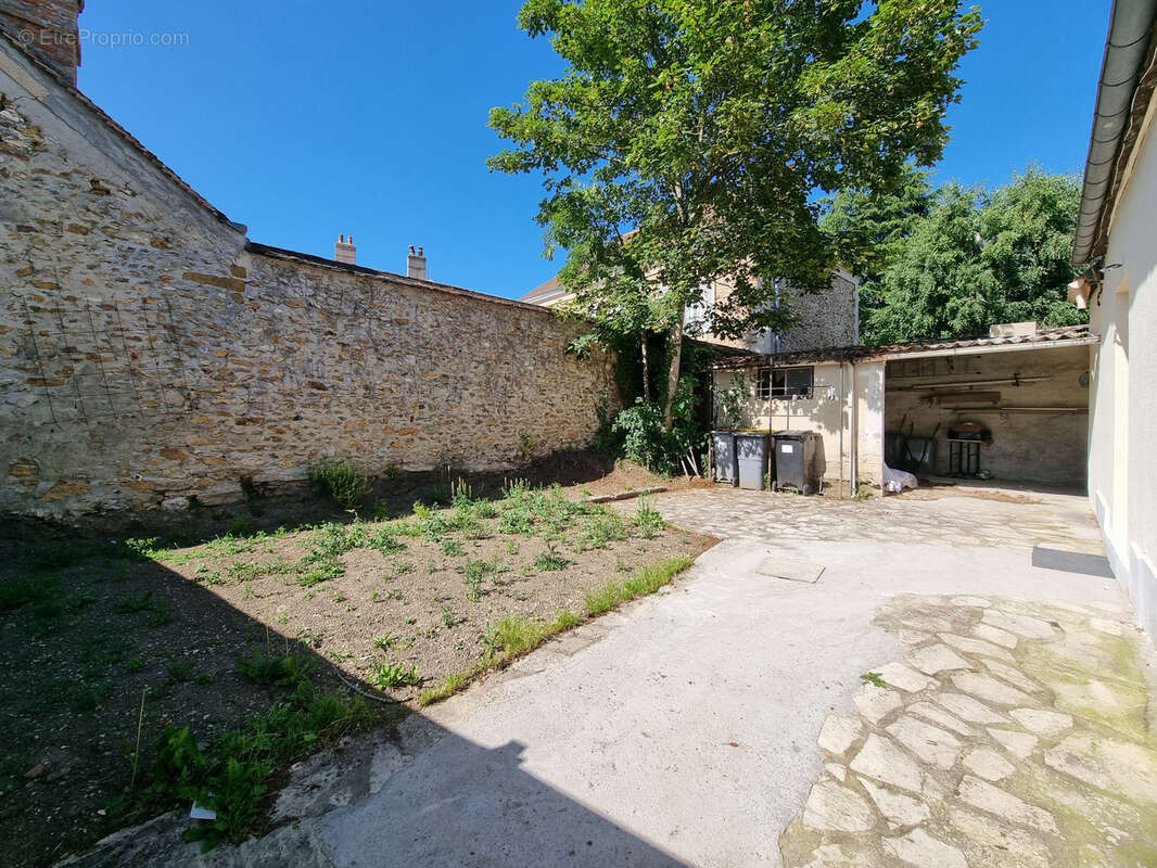 Maison à VAUX-LE-PENIL