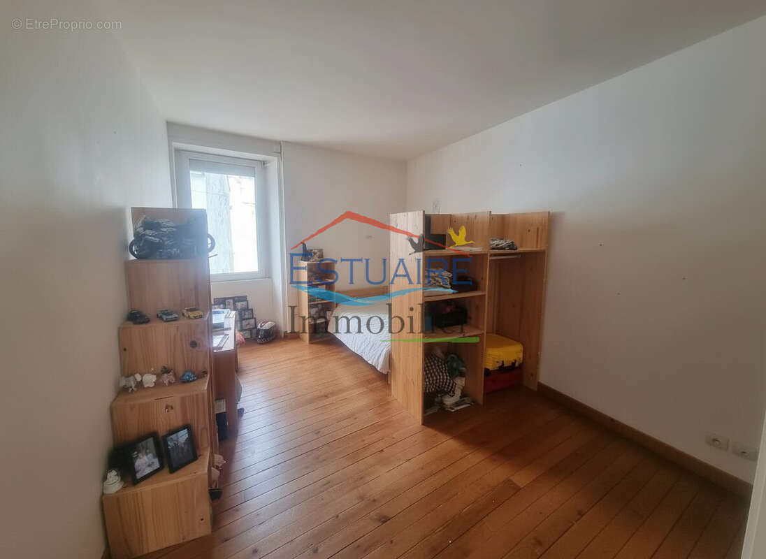 Maison à SAINT-ETIENNE-DE-MONTLUC