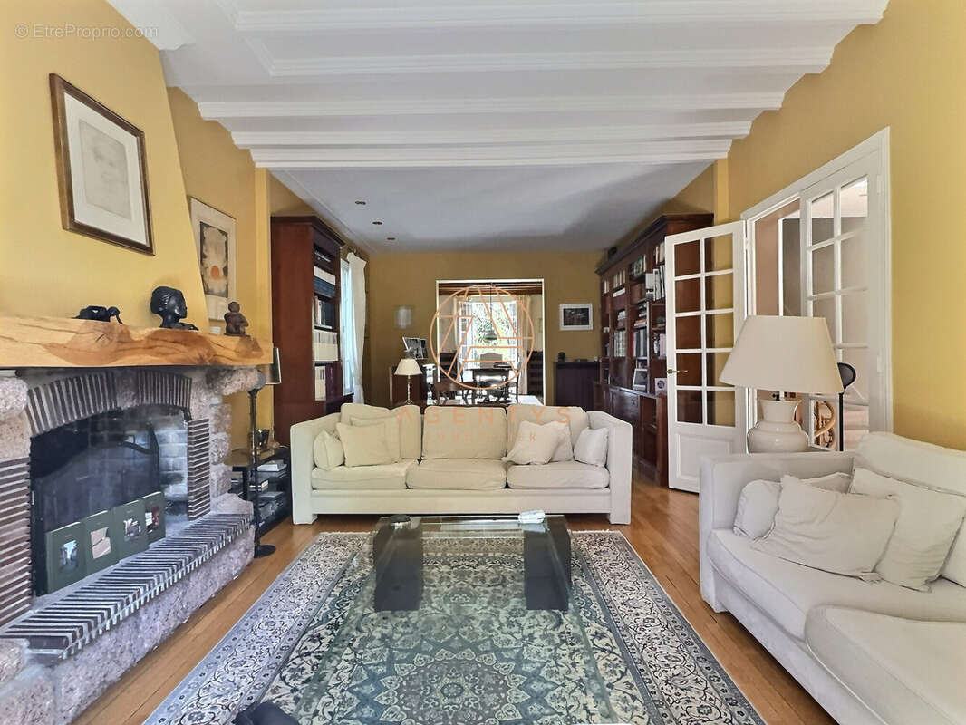 Maison à SAINT-MAUR-DES-FOSSES