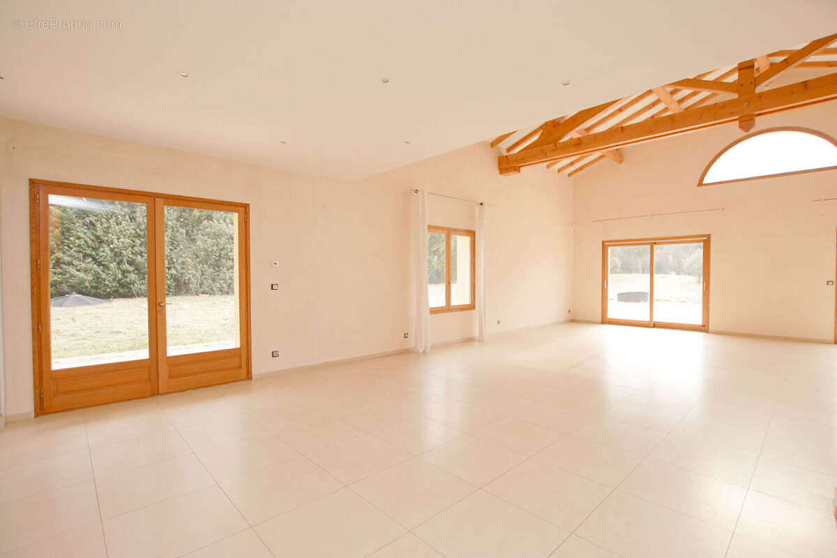 Maison à SAINT-PIERRE-DE-CHANDIEU